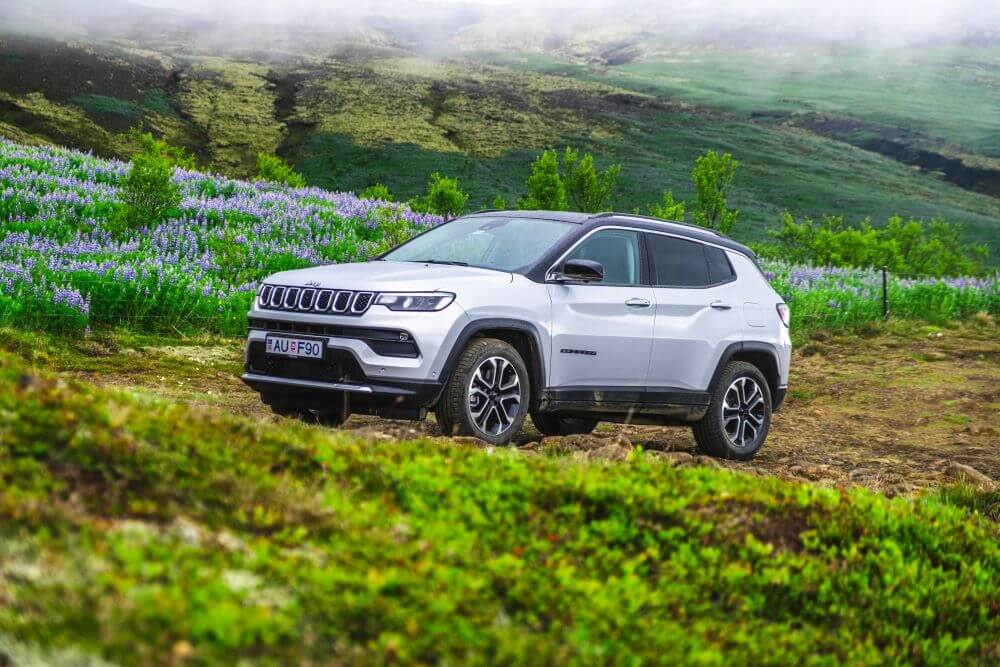 Off road driving in Iceland - Blue car rental