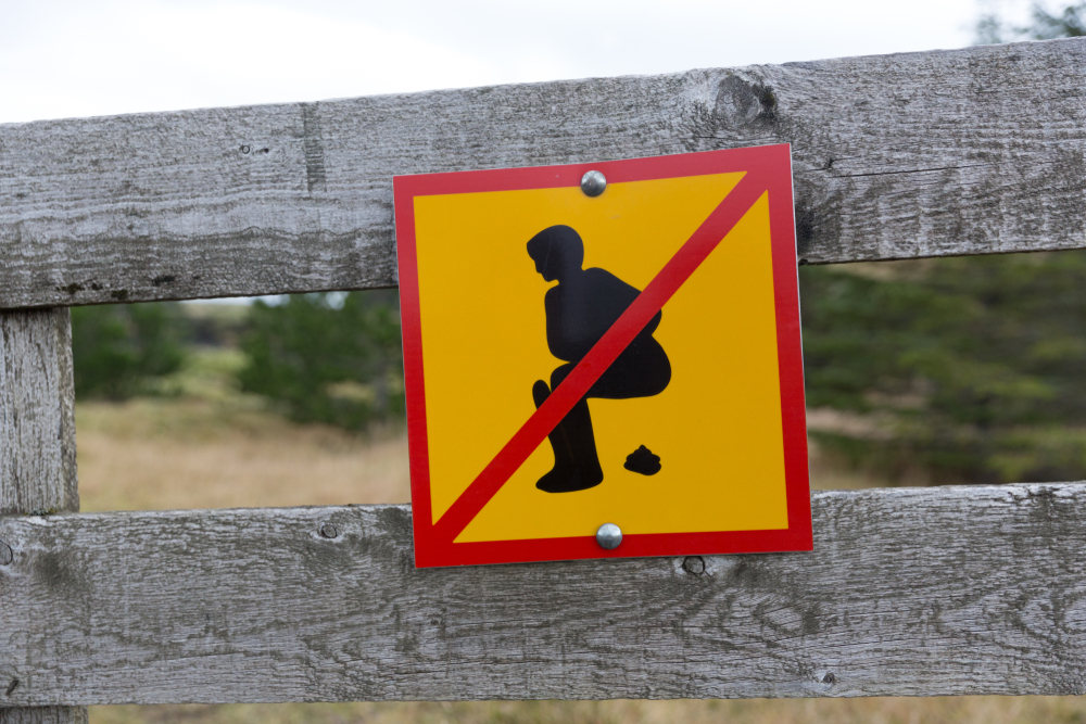 Sign banning going to the toilet outside in Iceland.