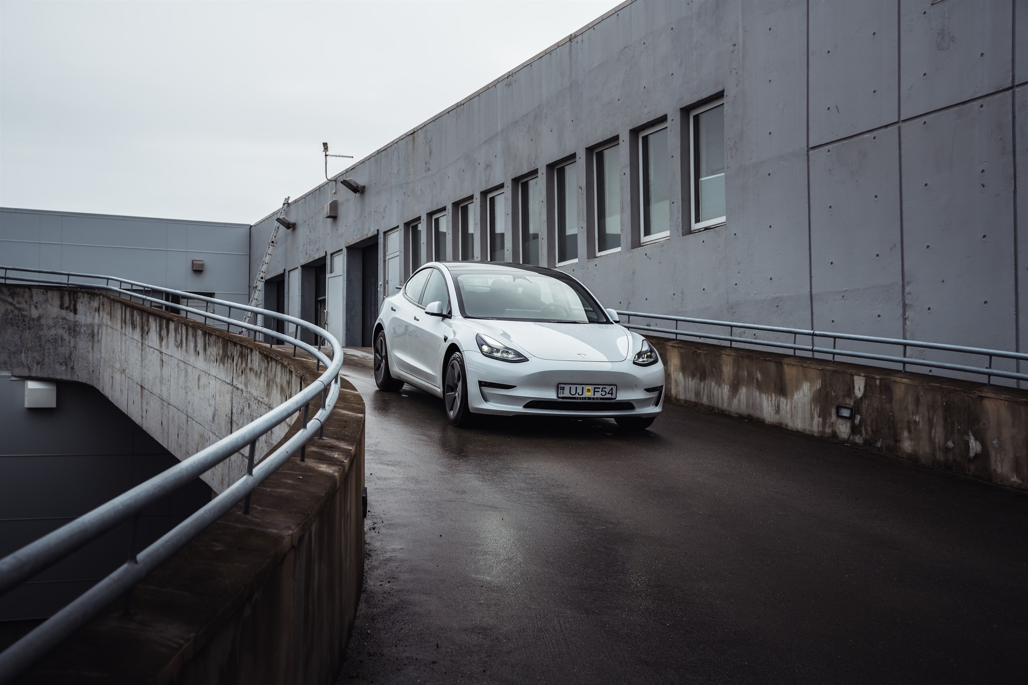 Tesla blue car rental, hotel iceland.
